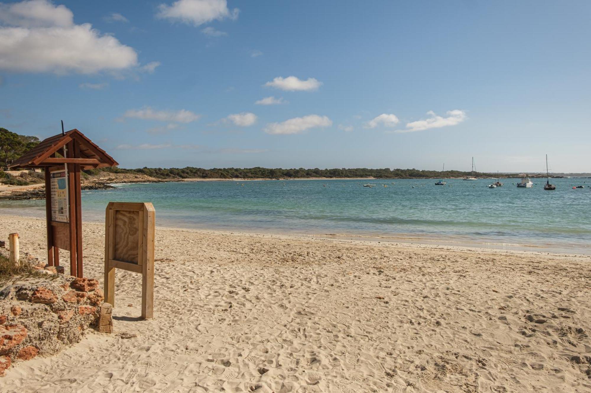 Alma Libre Beach Apartment Colonia de Sant Jordi Exteriör bild